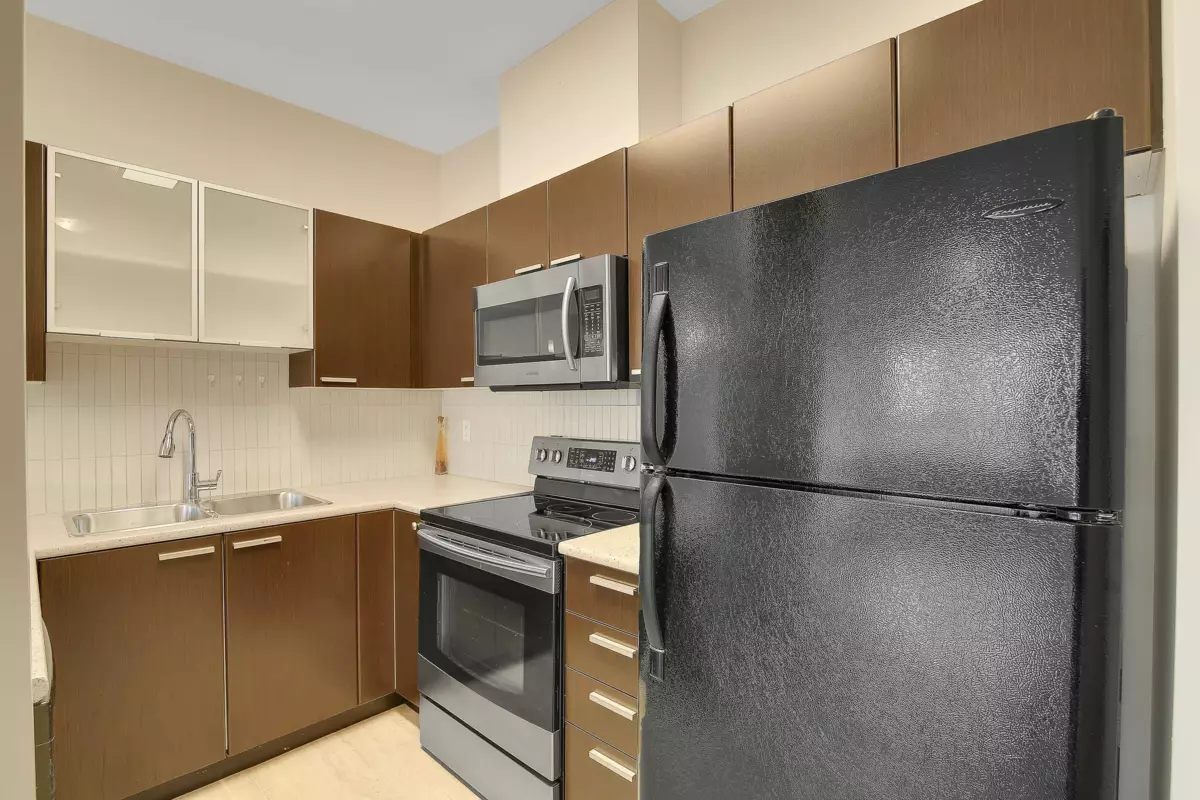 Guest Bathroom Photo of 405 10499 University Drive, Surrey, BC