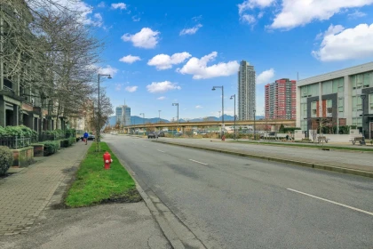 405 10499 University Drive, Surrey, BC