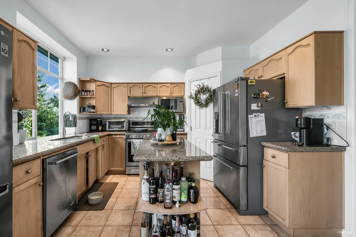 Backyard Photo of 1601 Pinetree Way, Coquitlam, BC