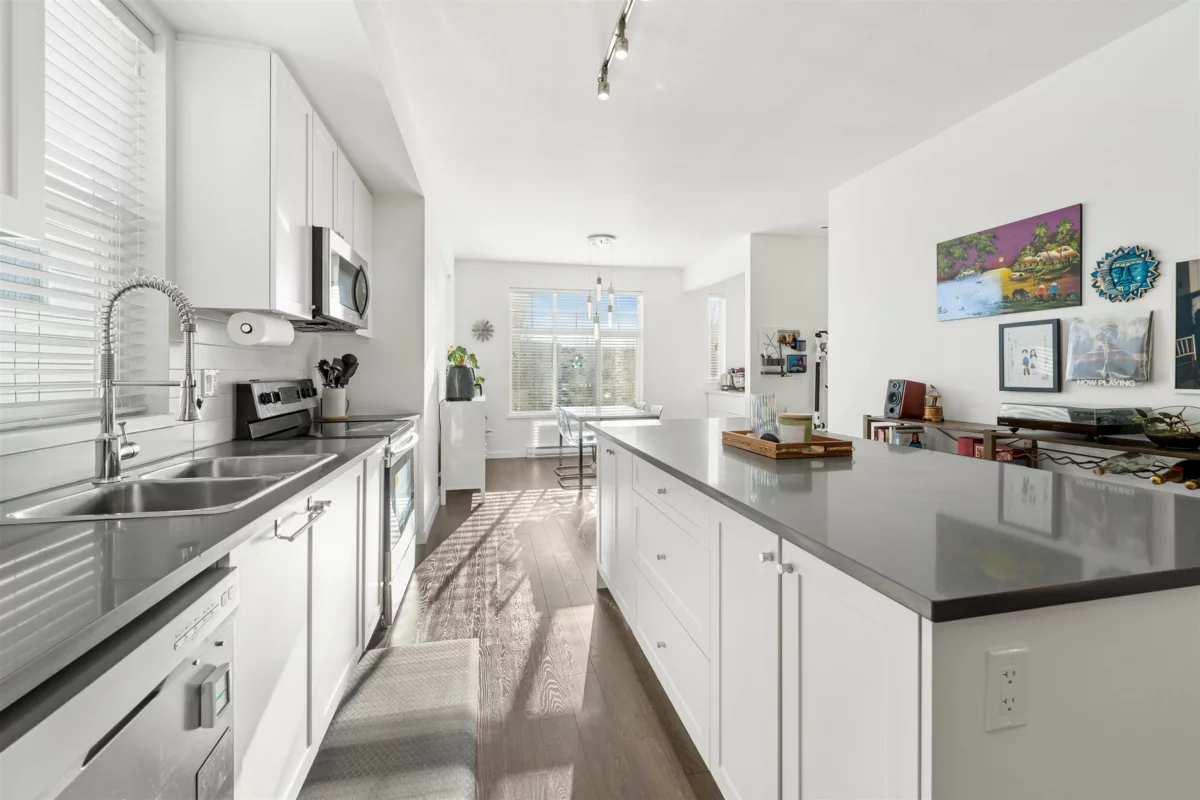 Dining Area Photo of 17 18681 68 Avenue, Surrey, BC
