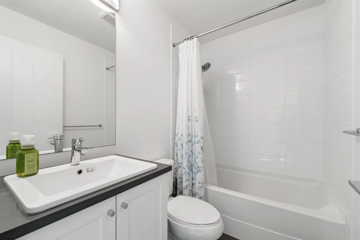 Entry Foyer Photo of 17 18681 68 Avenue, Surrey, BC