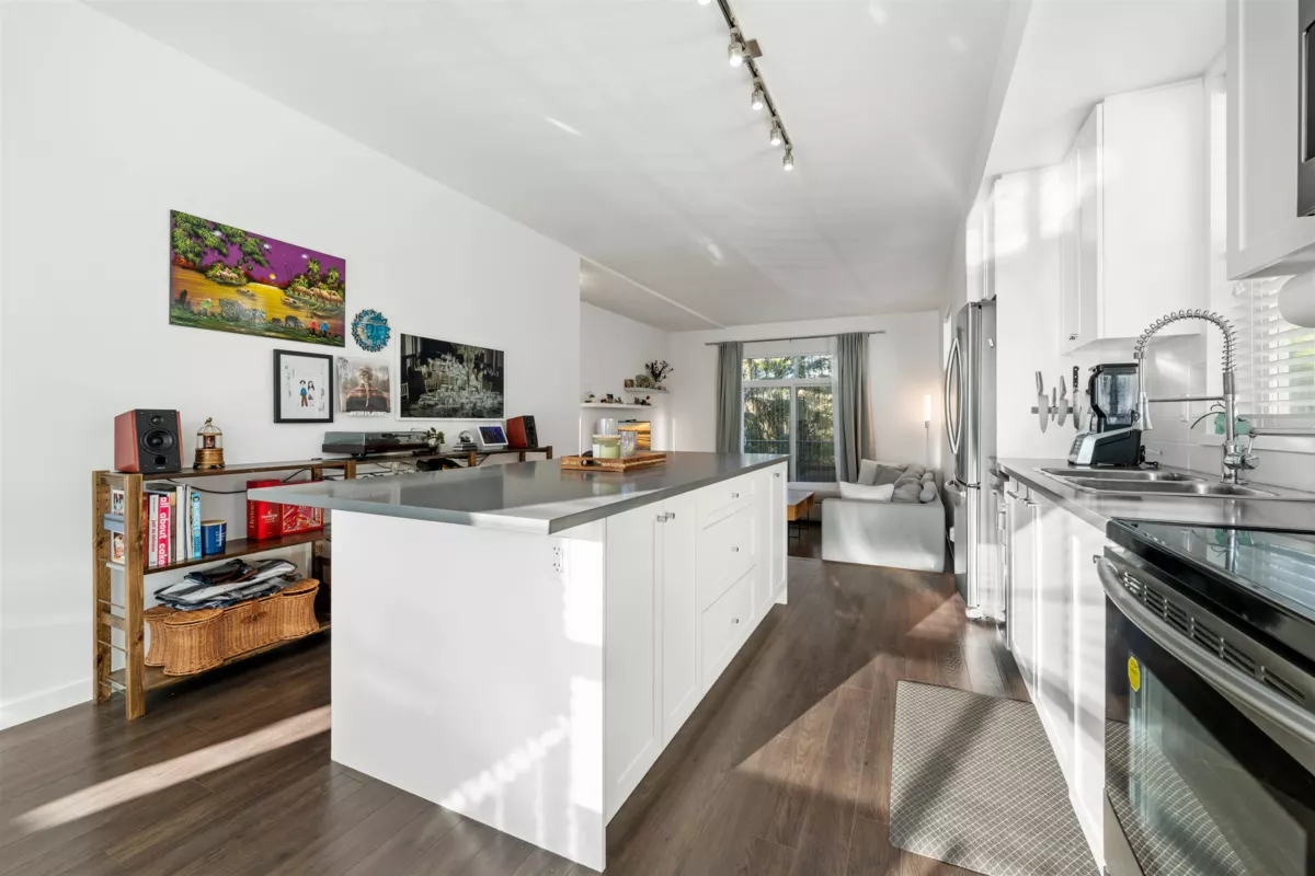 Kitchen Island Photo of 17 18681 68 Avenue, Surrey, BC
