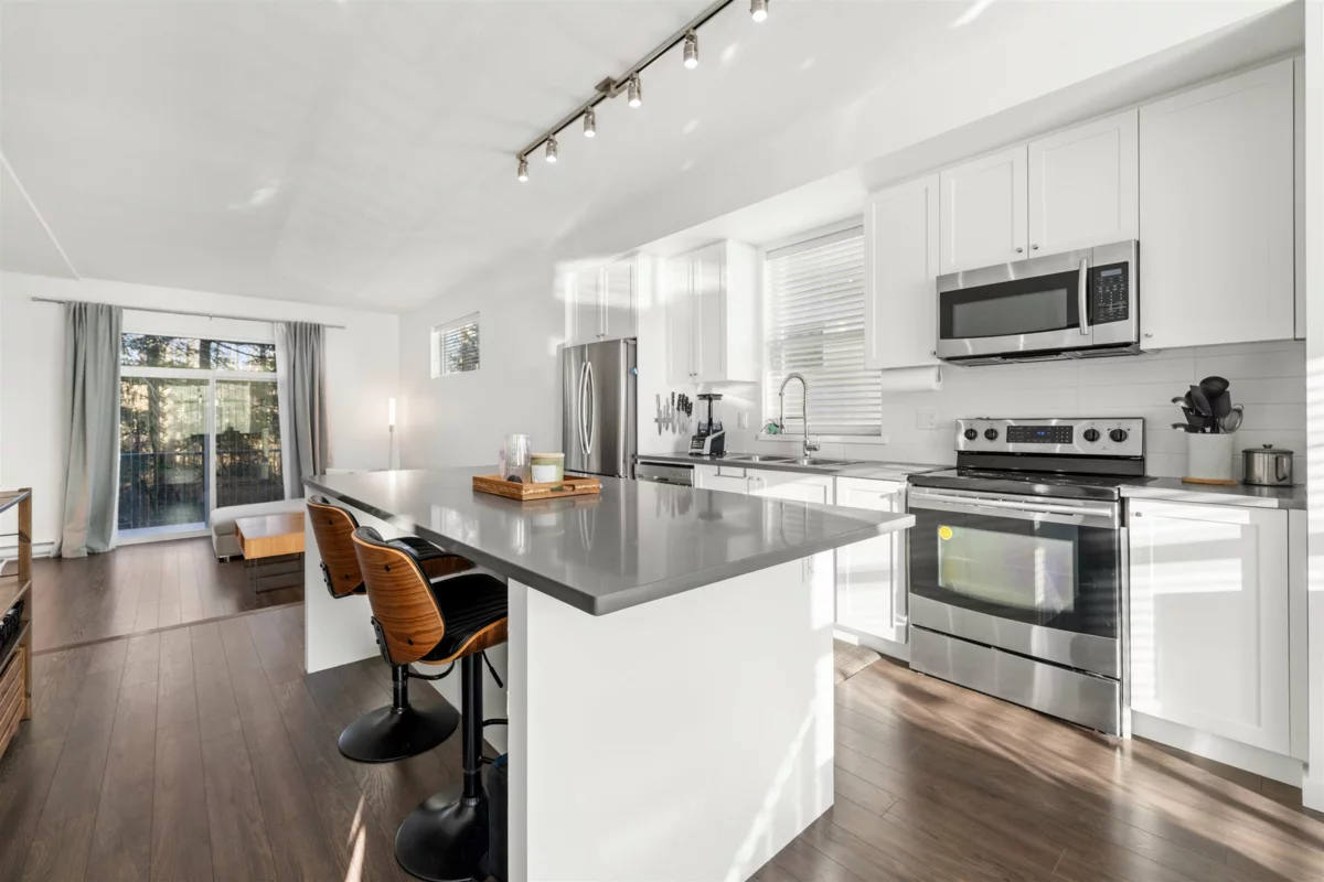 Kitchen Photo of 17 18681 68 Avenue, Surrey, BC