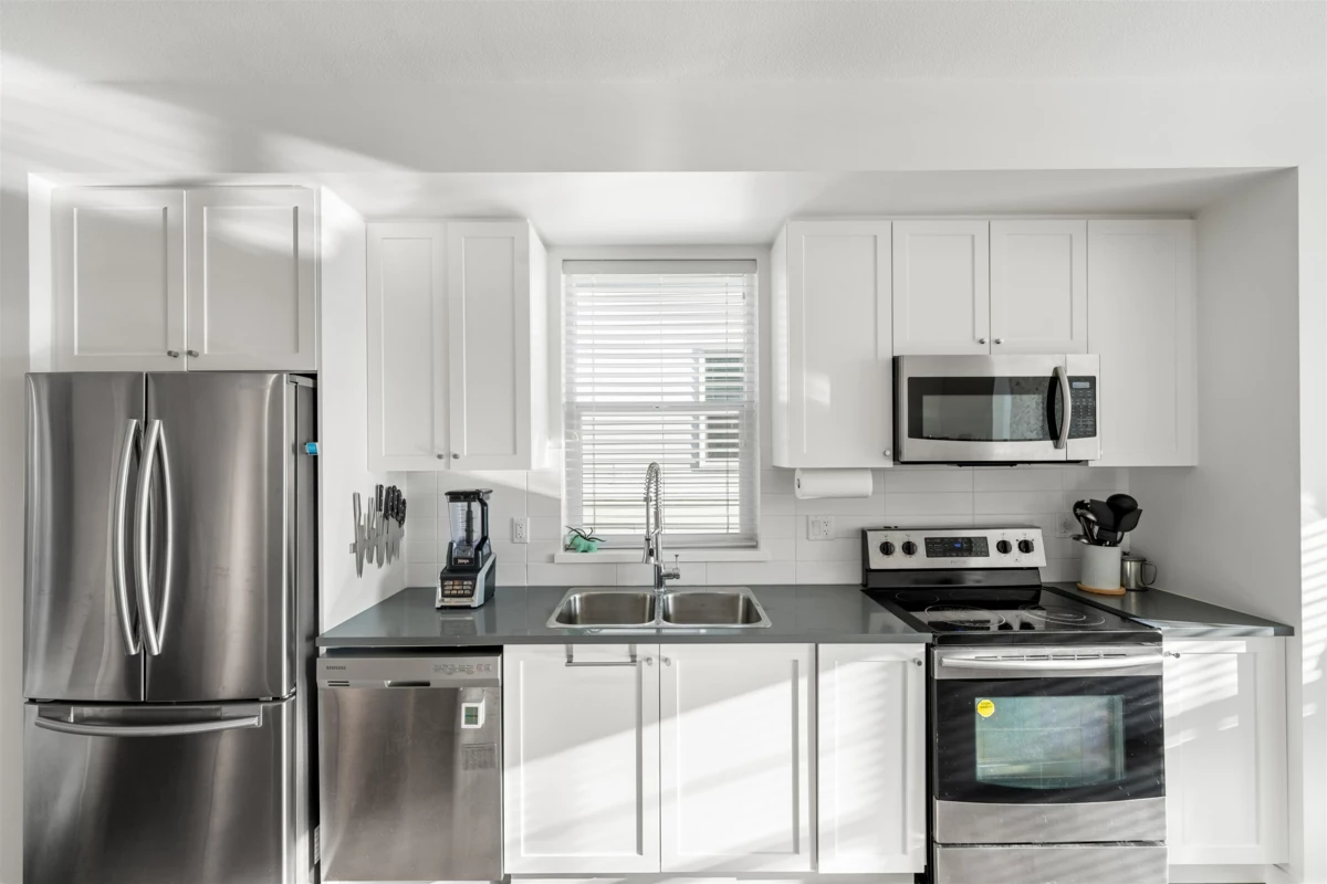 Living Room Photo of 17 18681 68 Avenue, Surrey, BC