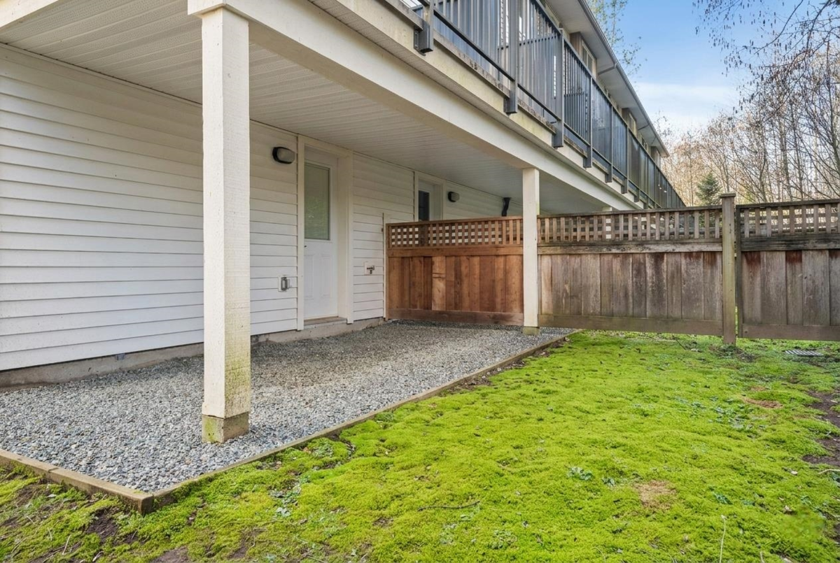 Swimming Pool Photo of 17 18681 68 Avenue, Surrey, BC