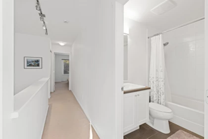 Hallway Photo of 17 18681 68 Avenue, Surrey, BC