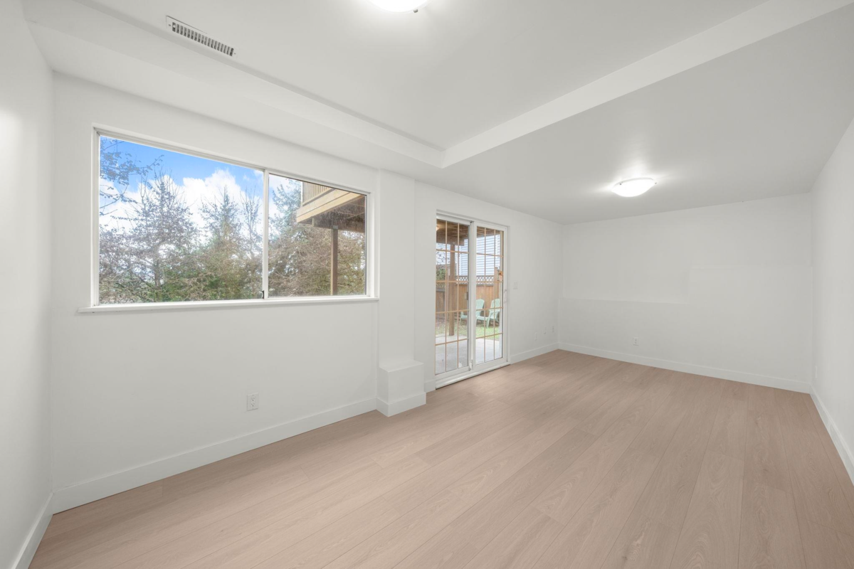 Entry Foyer Photo of 115 Warrick Street, Coquitlam, BC