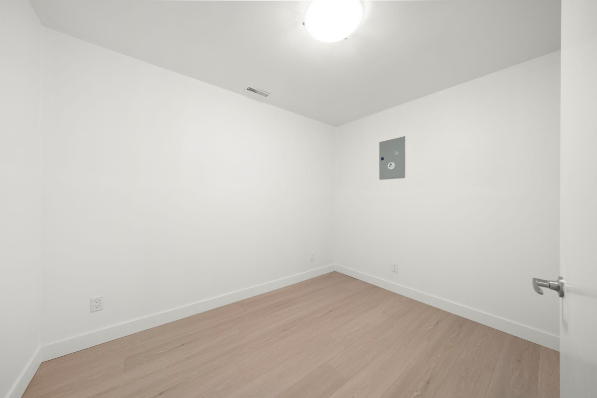 Hallway Photo of 115 Warrick Street, Coquitlam, BC