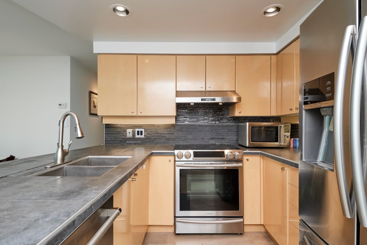 Dining Area Photo of 2005 1009 Expo Boulevard, Vancouver, BC