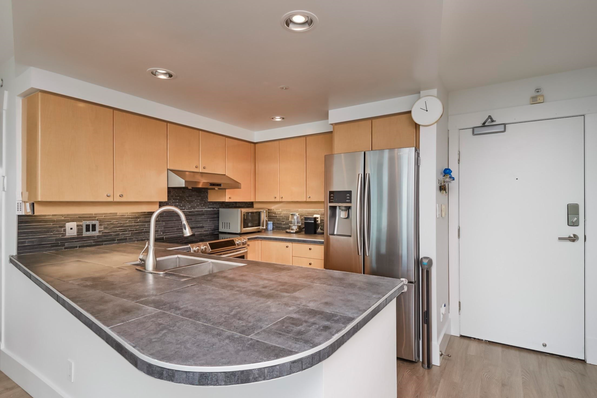 Kitchen Island Photo of 2005 1009 Expo Boulevard, Vancouver, BC