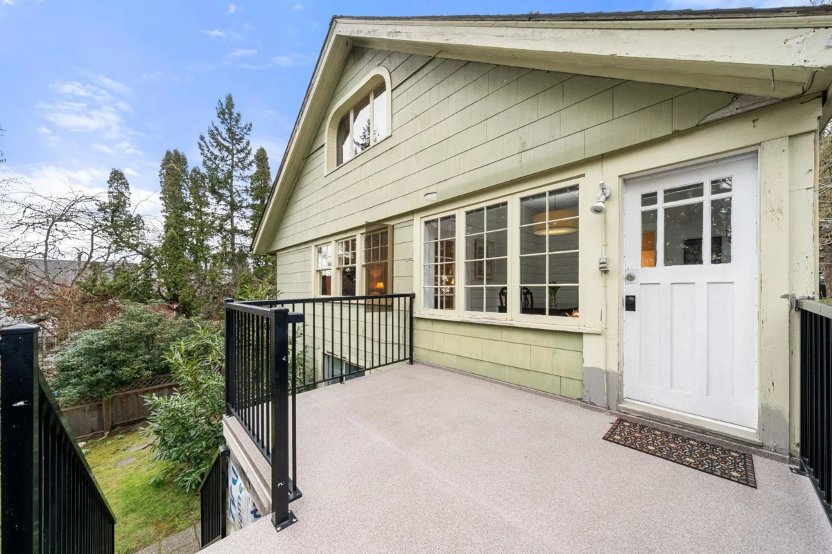 Backyard Photo of 163 E Kings Road, North Vancouver, BC