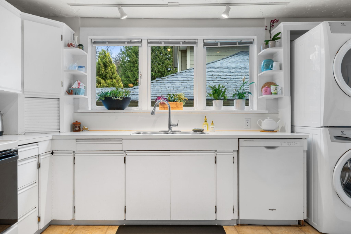 Bedroom 4 Photo of 163 E Kings Road, North Vancouver, BC