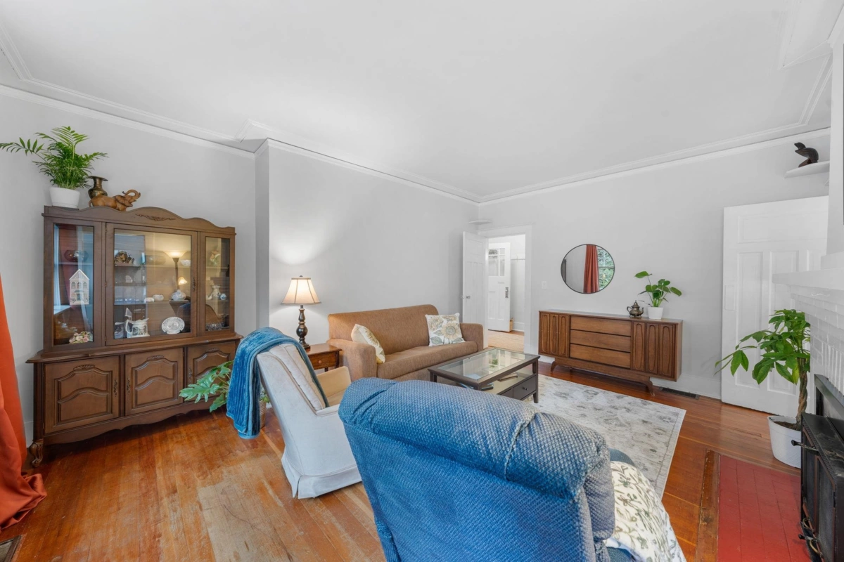 Breakfast Nook Photo of 163 E Kings Road, North Vancouver, BC