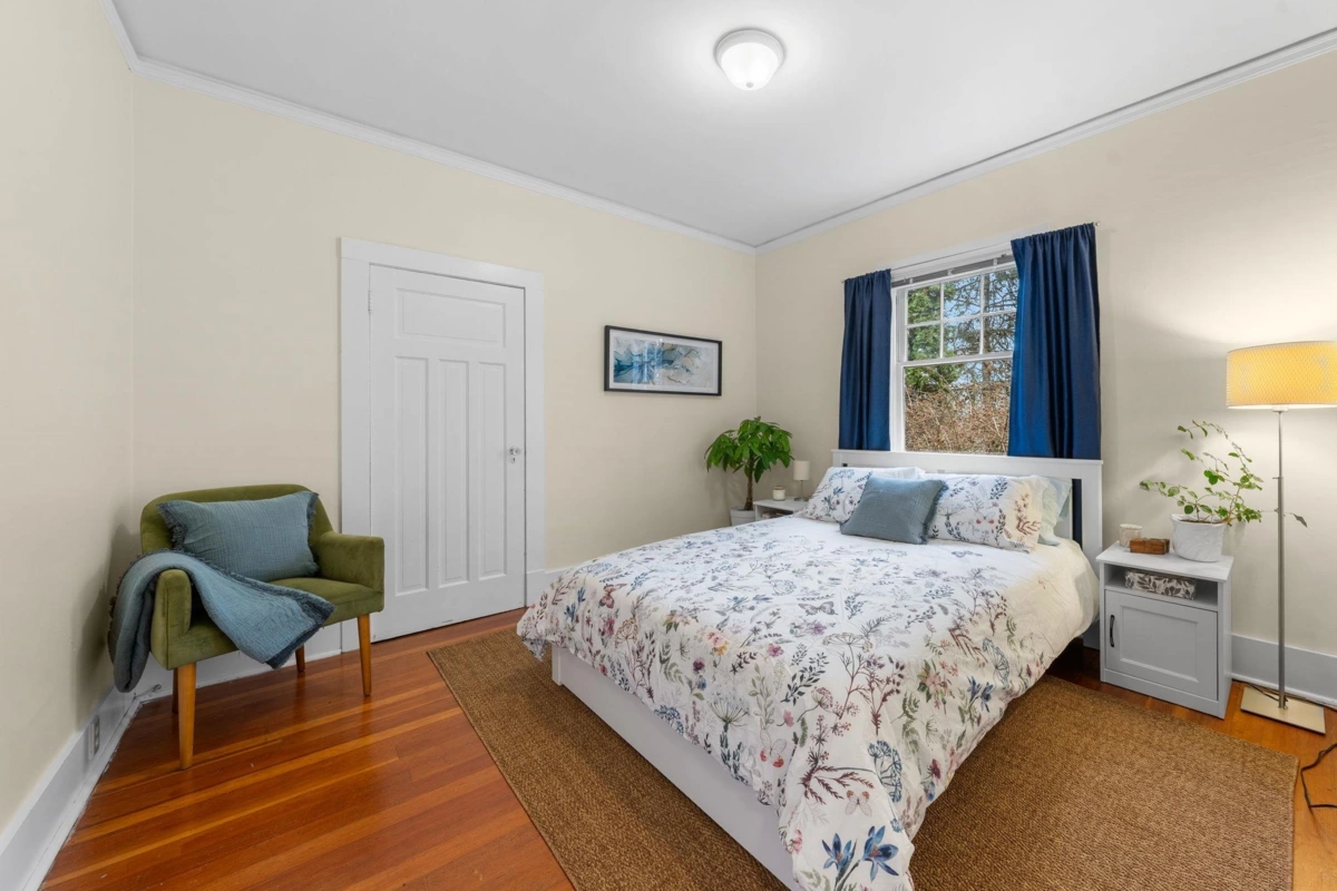 Guest Bathroom Photo of 163 E Kings Road, North Vancouver, BC