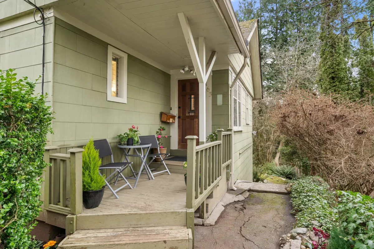 Living Room Photo of 163 E Kings Road, North Vancouver, BC