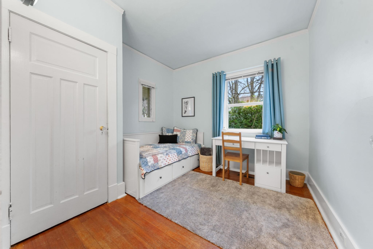 Loft / Bonus Room Photo of 163 E Kings Road, North Vancouver, BC