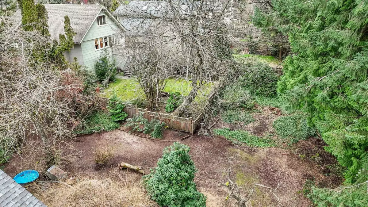 Neighborhood Park Photo Near 163 E Kings Road, North Vancouver, BC