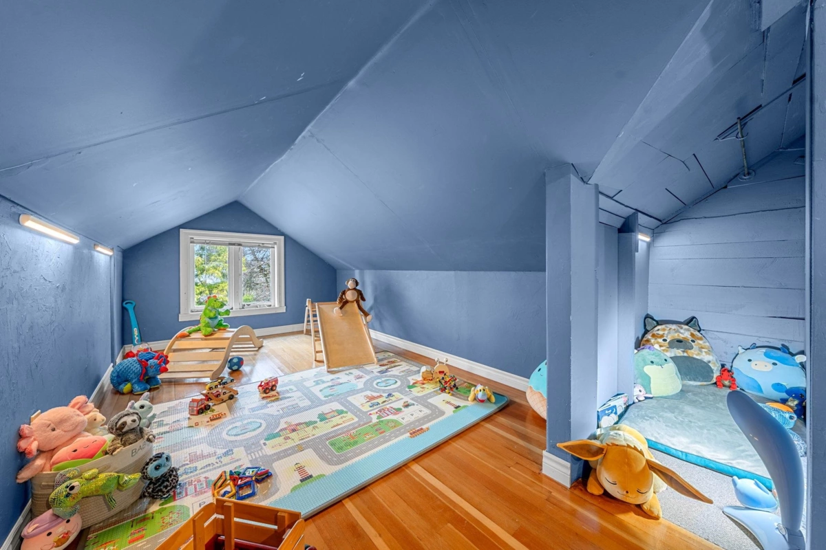 Outdoor Patio Photo of 163 E Kings Road, North Vancouver, BC