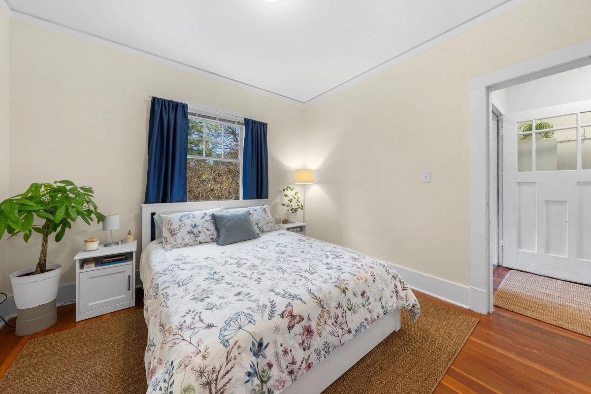 Powder Room Photo of 163 E Kings Road, North Vancouver, BC