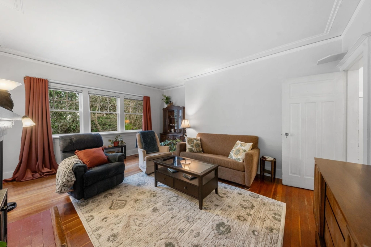 Primary Bedroom Photo of 163 E Kings Road, North Vancouver, BC