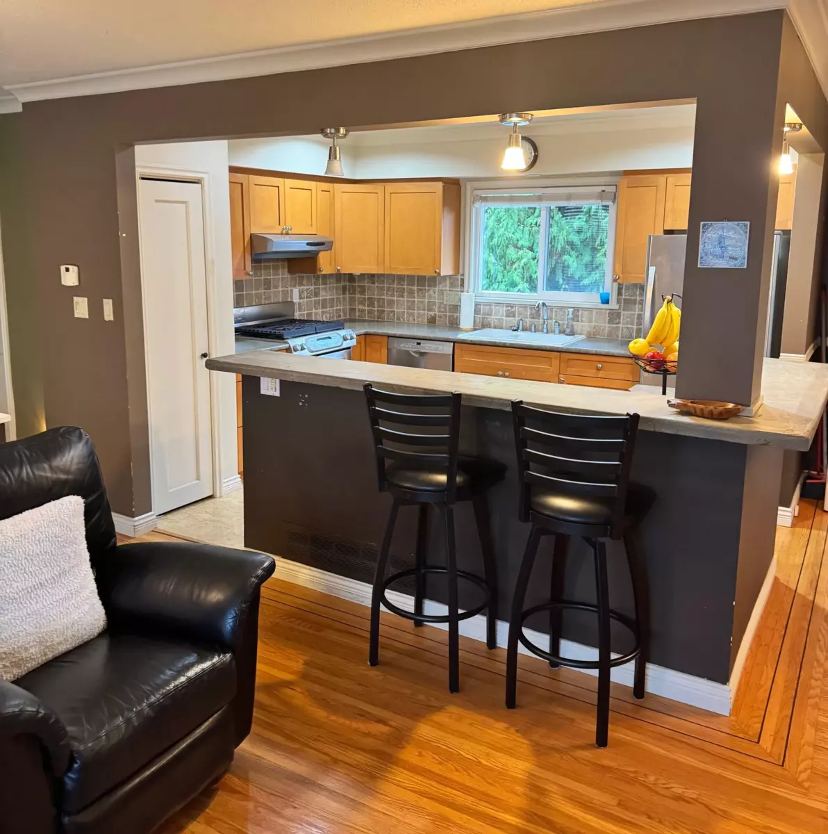 Family Room Photo of 15980 Thrift Avenue, White Rock, BC