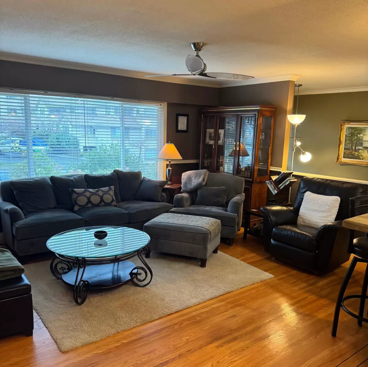 Living Room Photo of 15980 Thrift Avenue, White Rock, BC