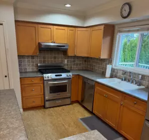 Kitchen Photo of 15980 Thrift Avenue, White Rock, BC
