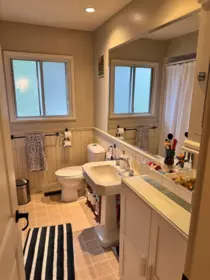 Primary Bedroom Photo of 15980 Thrift Avenue, White Rock, BC
