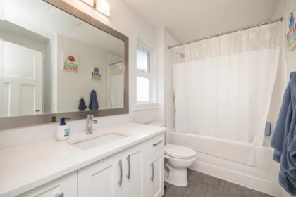 Entry Foyer Photo of 16477 21 Avenue, Surrey, BC