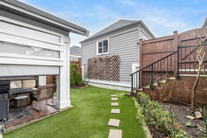 Garden / Landscaping Photo of 16477 21 Avenue, Surrey, BC
