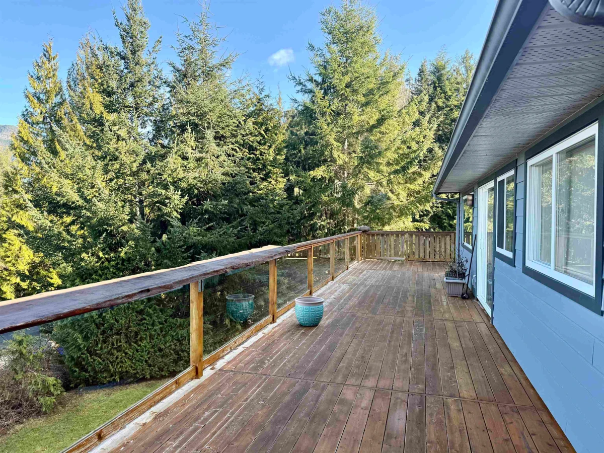 Family Room Photo of 5808 Skookumchuk Road, Sechelt, BC
