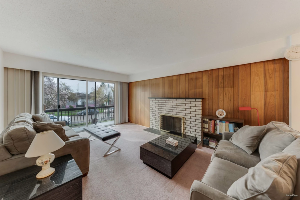 Living Room Photo of 1961 E 50th Avenue, Vancouver, BC