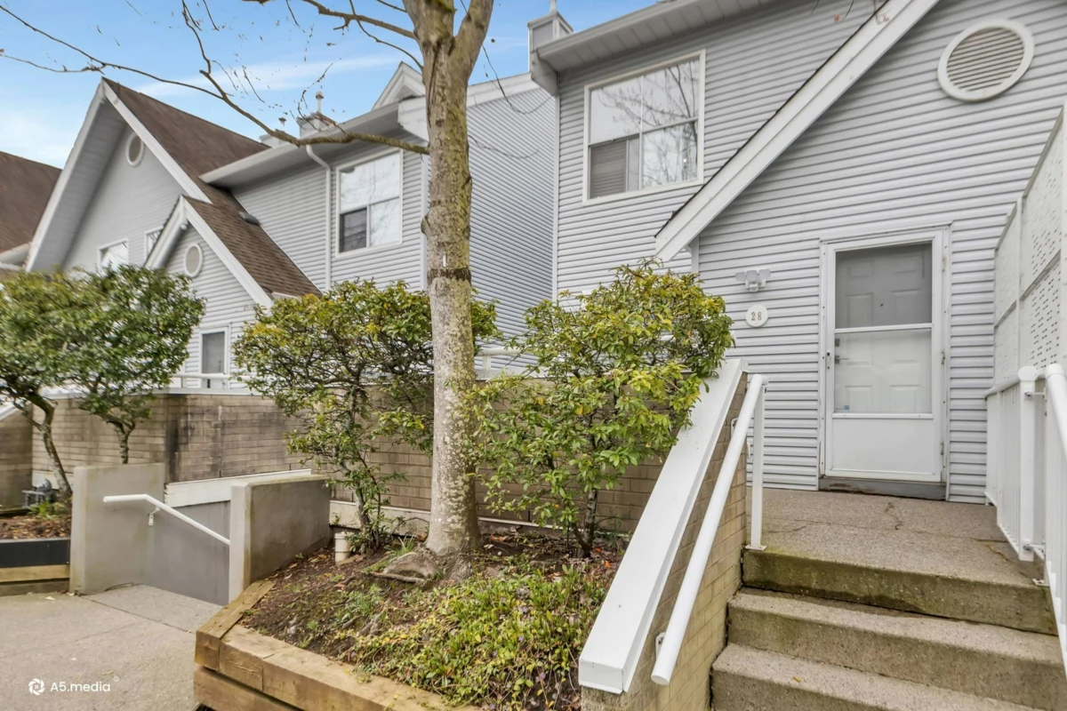 Family Room Photo of 28 13713 72a Avenue, Surrey, BC