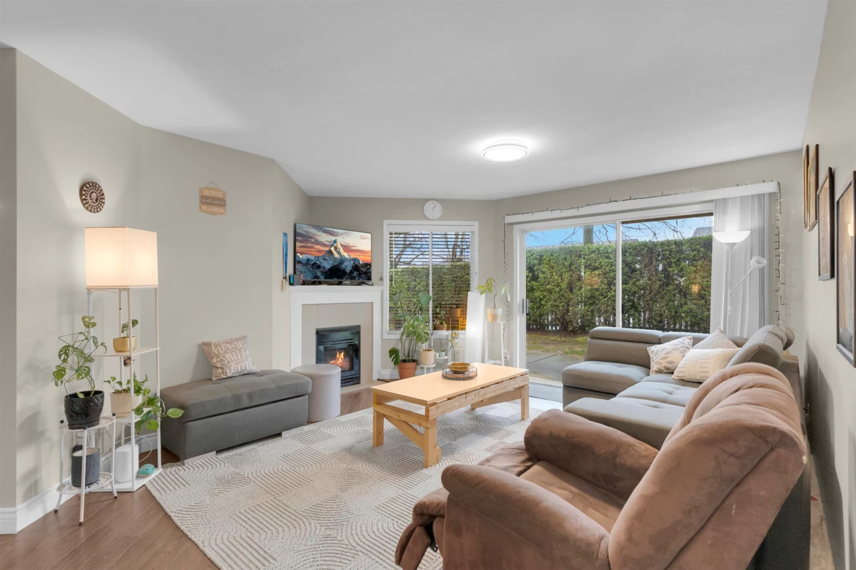 Dining Area Photo of 36 31255 Upper Maclure Road, Abbotsford, BC