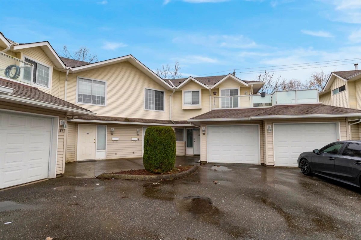 Family Room Photo of 36 31255 Upper Maclure Road, Abbotsford, BC
