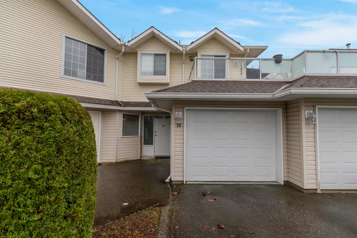 Living Room Photo of 36 31255 Upper Maclure Road, Abbotsford, BC