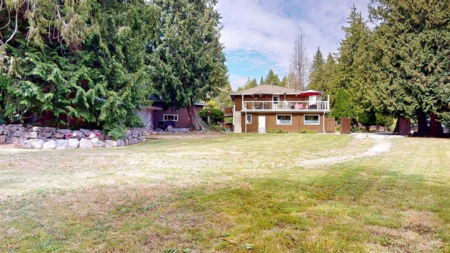 Fitness Center Photo Near 7781 Hart Road, Halfmoon Bay, BC