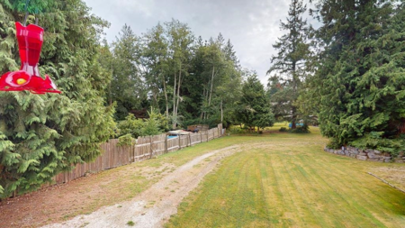 Garden / Landscaping Photo of 7781 Hart Road, Halfmoon Bay, BC