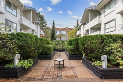 Hallway Photo of 203 15272 20 Avenue, Surrey, BC