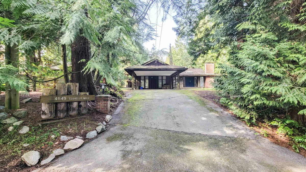Family Room Photo of 4649 Clovelly Walk, West Vancouver, BC