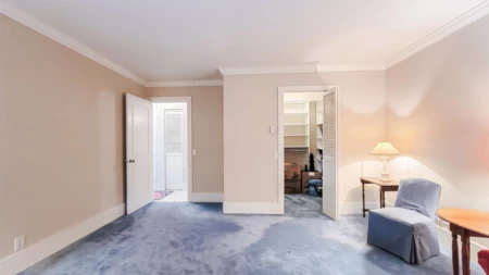 Entry Foyer Photo of 4649 Clovelly Walk, West Vancouver, BC