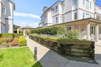 Entry Foyer Photo of 103 17727 58 Avenue, Surrey, BC