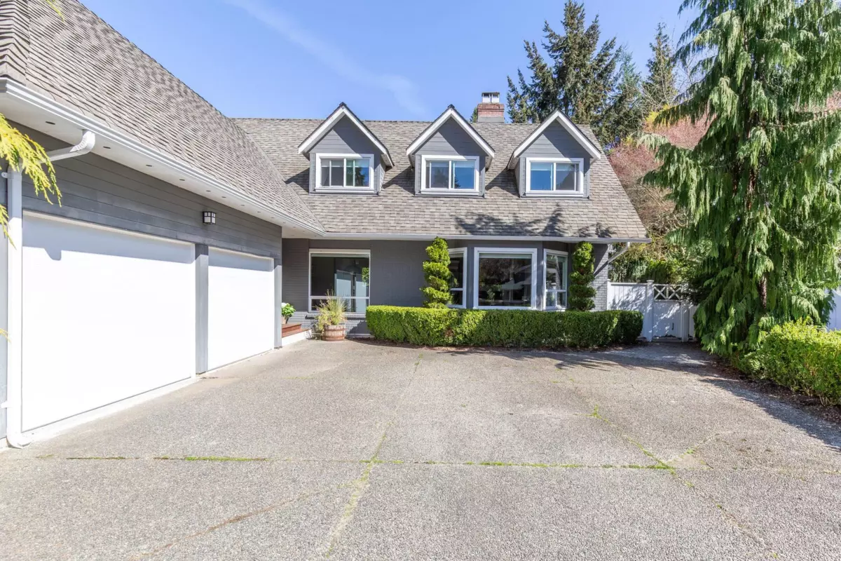 Family Room Photo of 2434 127 Street, Surrey, BC