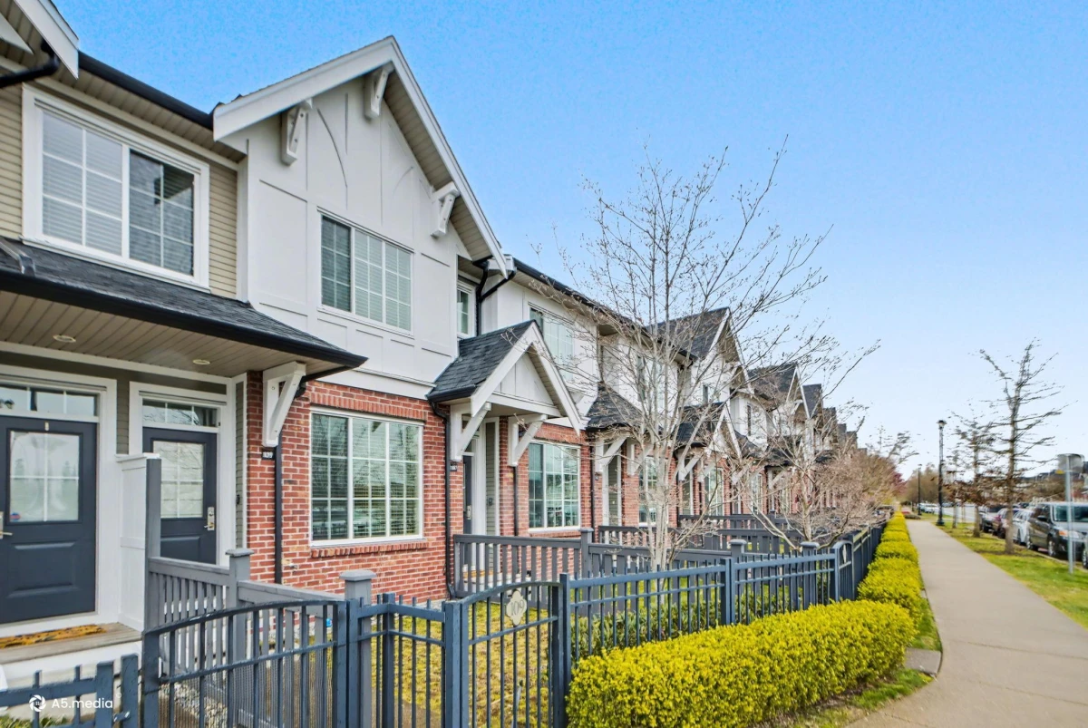 Family Room Photo of 109 30989 Westridge Place, Abbotsford, BC