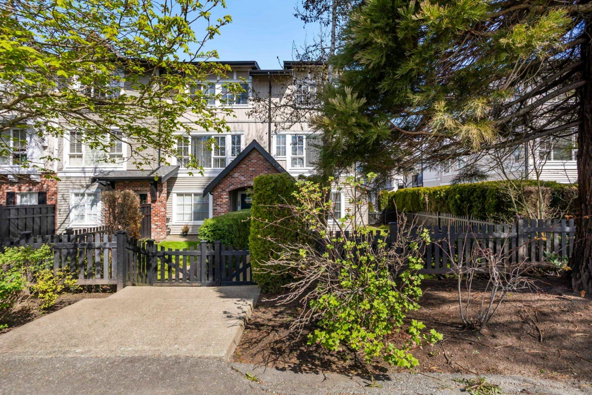 Family Room Photo of 19 2450 161a Street, Surrey, BC