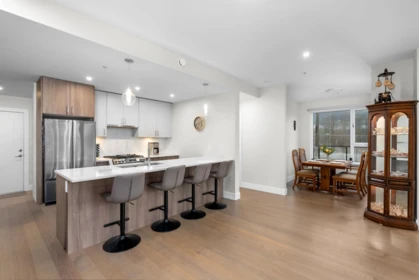Kitchen Island Photo of 220 1870 Dowad Drive, Squamish, BC