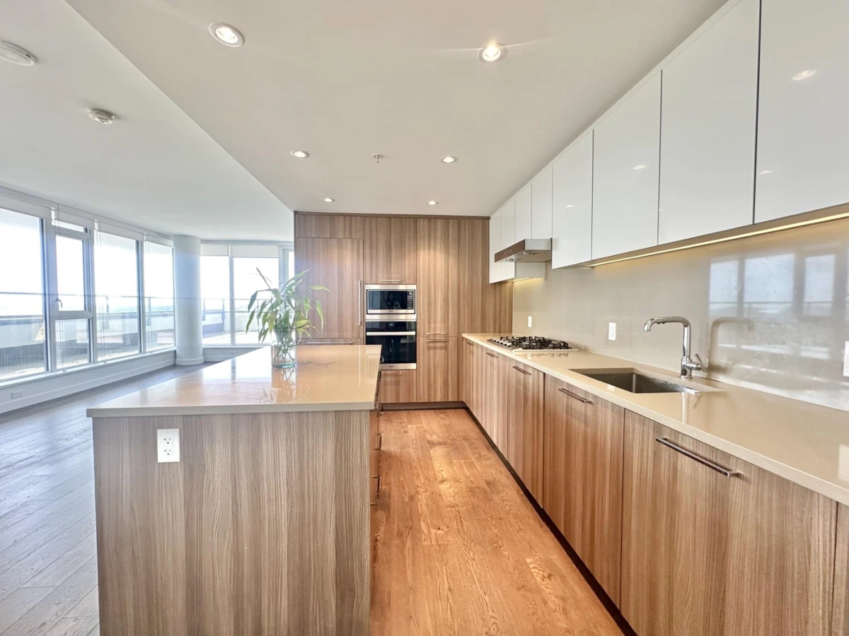 Family Room Photo of 1005 3280 Corvette Way, Richmond, BC