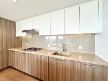 Kitchen Island Photo of 1005 3280 Corvette Way, Richmond, BC