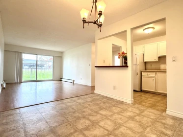 Kitchen Photo of 126 32850 George Ferguson Way, Abbotsford, BC
