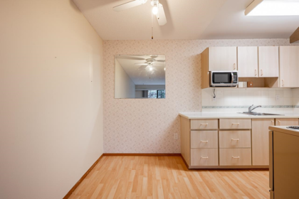 Kitchen Photo of 208 15020 North Bluff Road, White Rock, BC